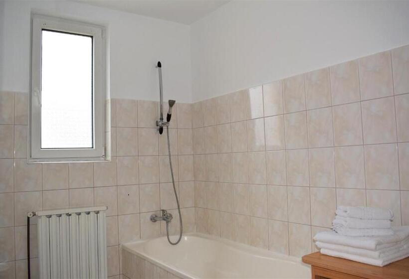 スタンダードトリプルルーム, Vila Brad