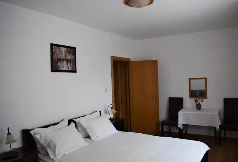 اتاق استاندارد سه نفره, Vila Brad