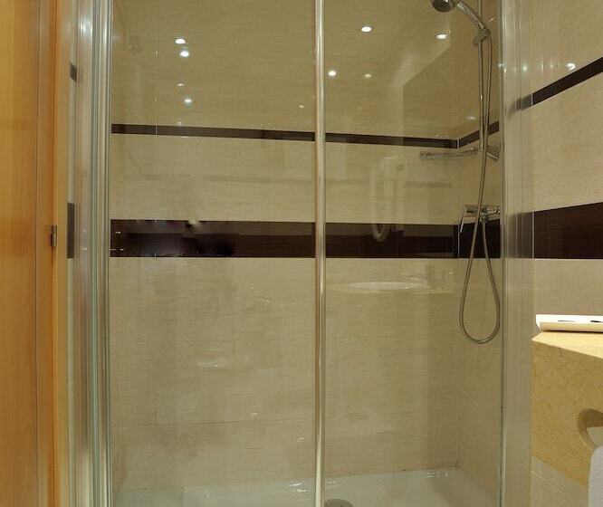 标准单人间, Castro Real