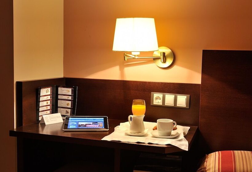 标准单人间, Castro Real