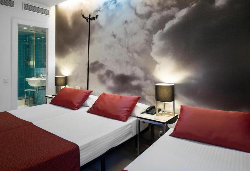 Номер Стандарт Трехместный, Catalonia Avinyo