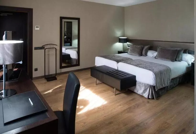 Superior Room with Terrace, Catalonia Avinyo