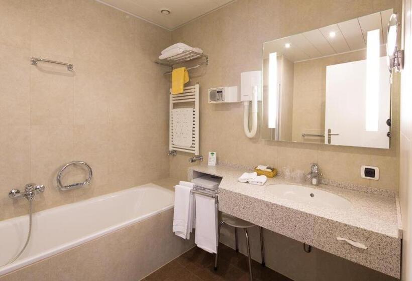 חדר סופריור, Coronado