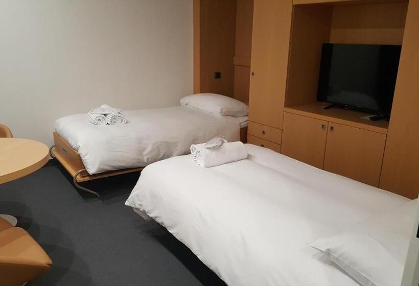 חדר קלאסי לארבעה, Coronado