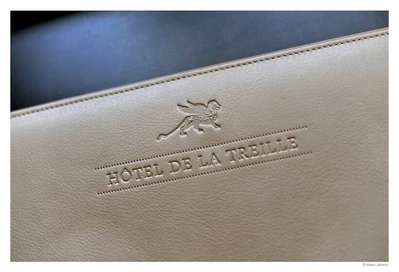 חדר סטנדרט, De La Treille