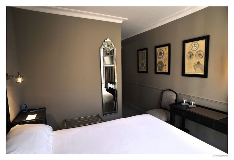 חדר סטנדרט, De La Treille