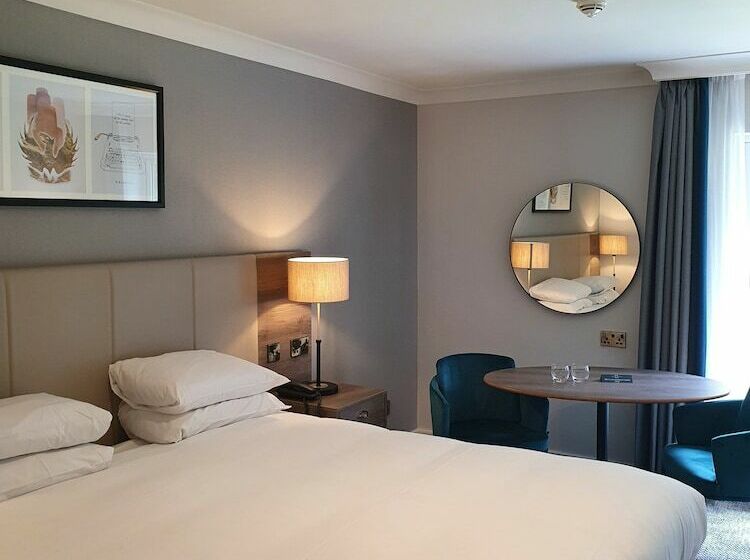 غرفة قياسية, Eastwood Hall