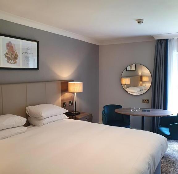 غرفة قياسية, Eastwood Hall