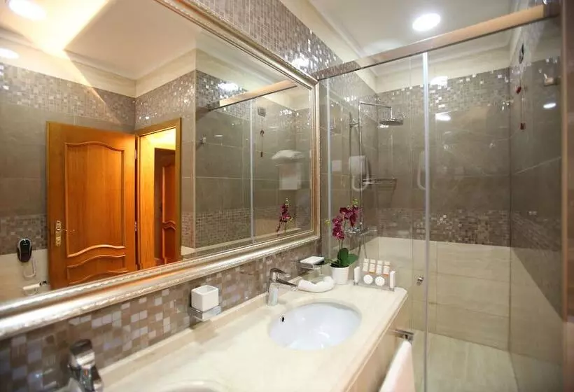 スタンダードトリプルルーム, Grand Hotel & Spa Tirana