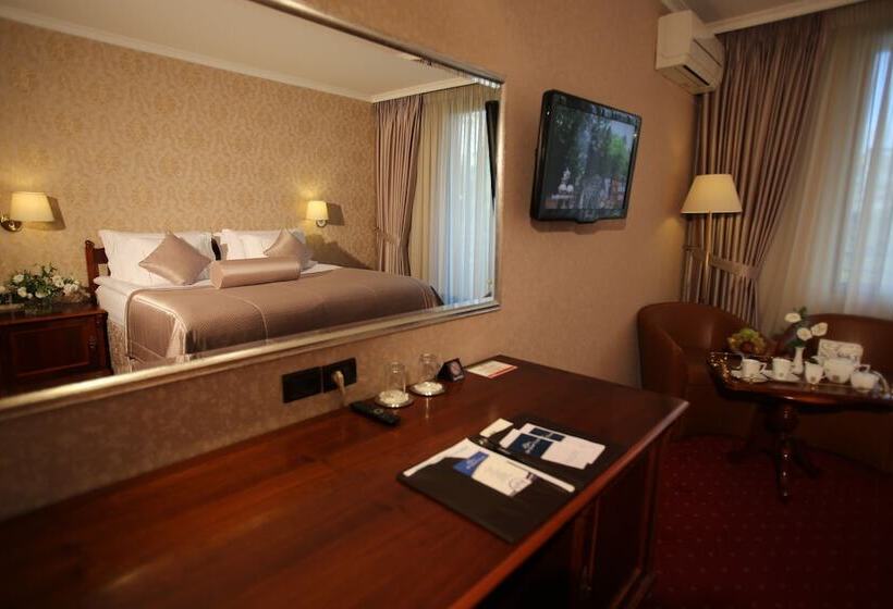 غرفة قياسية ثلاثية, Grand Hotel & Spa Tirana