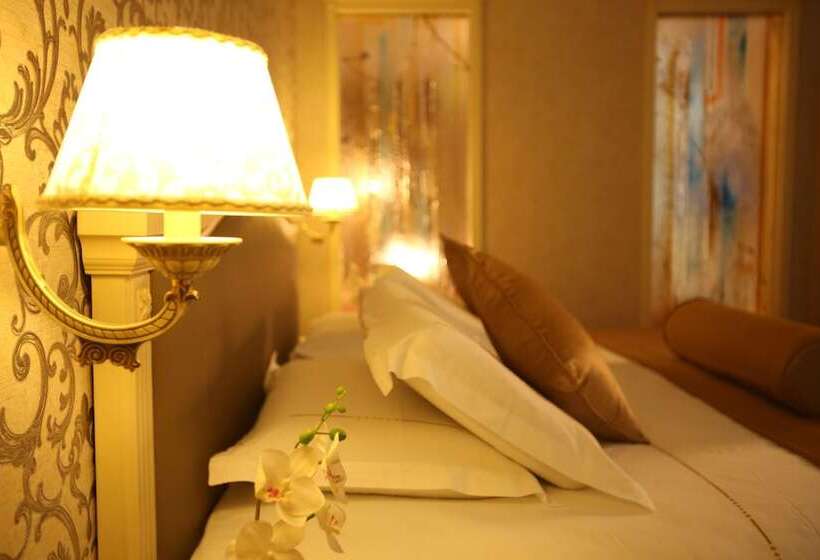 غرفة قياسية ثلاثية, Grand Hotel & Spa Tirana