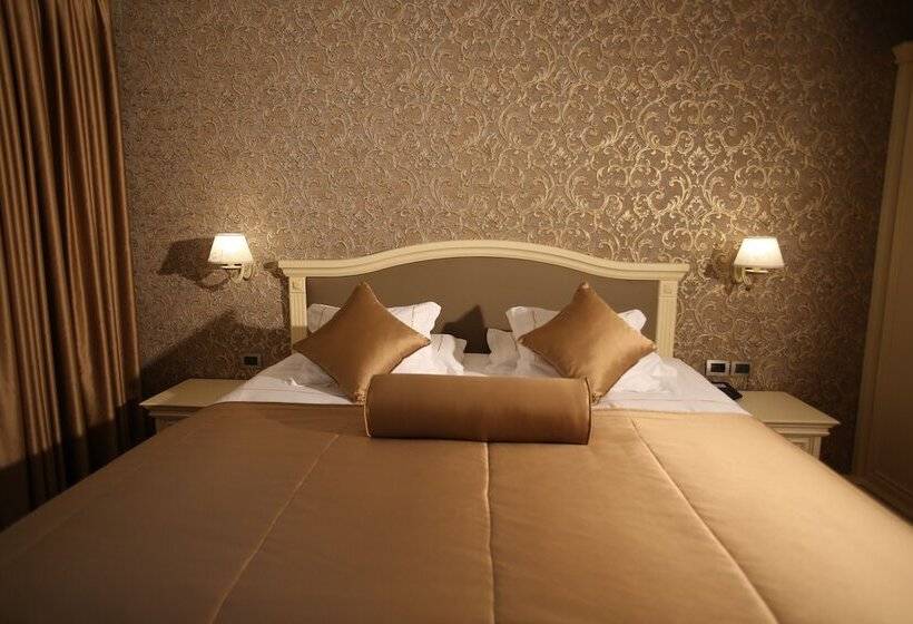 غرفة قياسية مزوَّدة بشُرفة, Grand Hotel & Spa Tirana