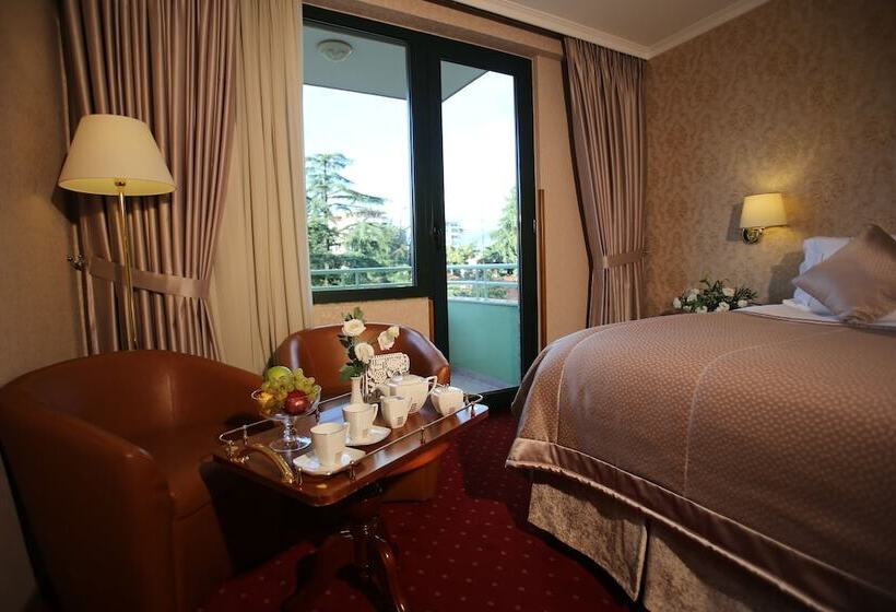 غرفة قياسية مزوَّدة بشُرفة, Grand Hotel & Spa Tirana