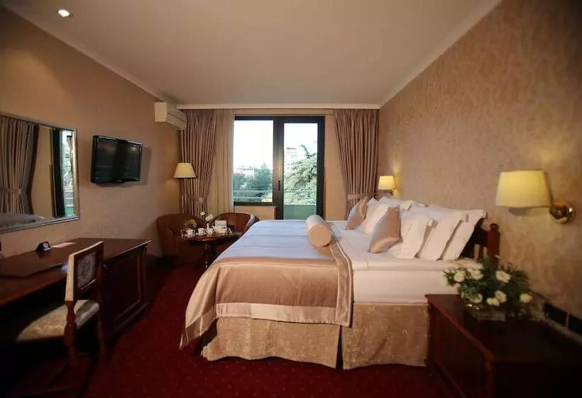 バルコニー付きスタンダードルーム, Grand Hotel & Spa Tirana