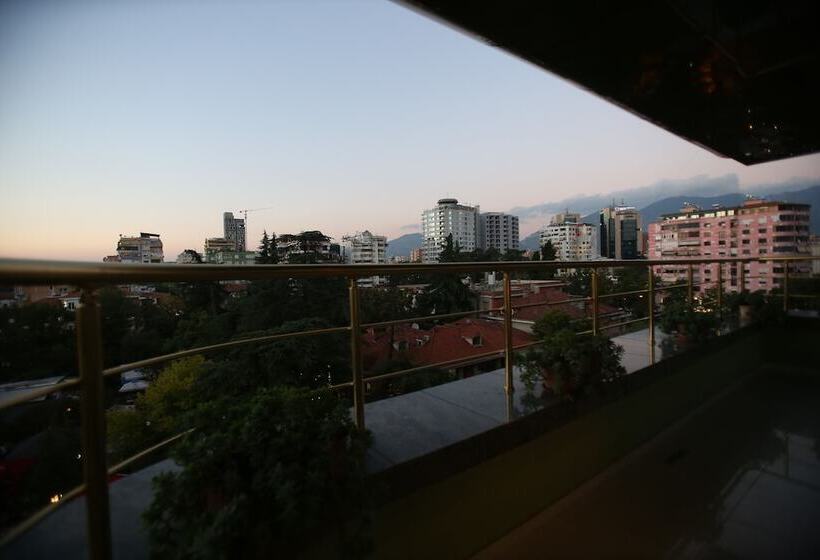 غرفة سوبيريور مزودة بشرفة, Grand Hotel & Spa Tirana