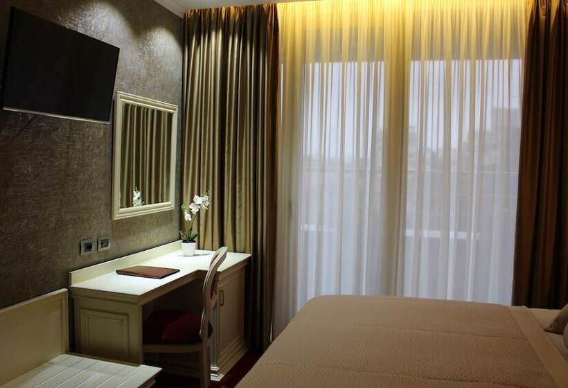 غرفة سوبيريور مزودة بشرفة, Grand Hotel & Spa Tirana