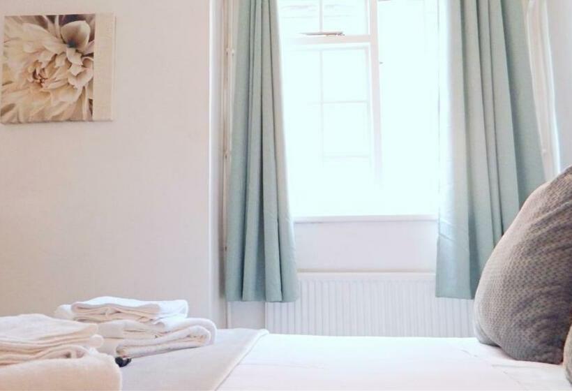 标准间, Kings Head Inn, Warwick