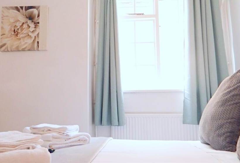 标准间, Kings Head Inn, Warwick