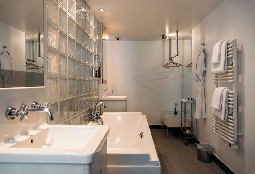سوییت جونیور, Kube Hotel Paris