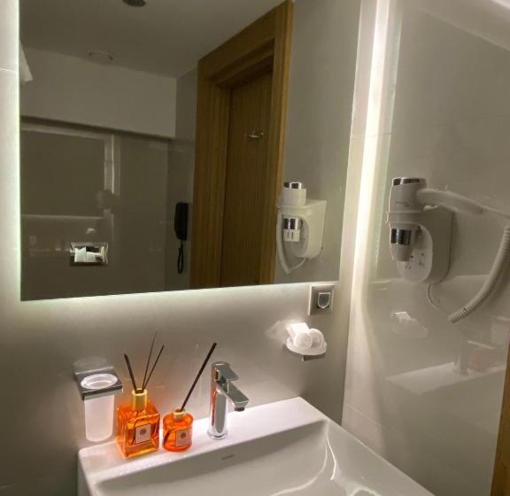 اتاق استاندارد سه نفره, Lady Diana