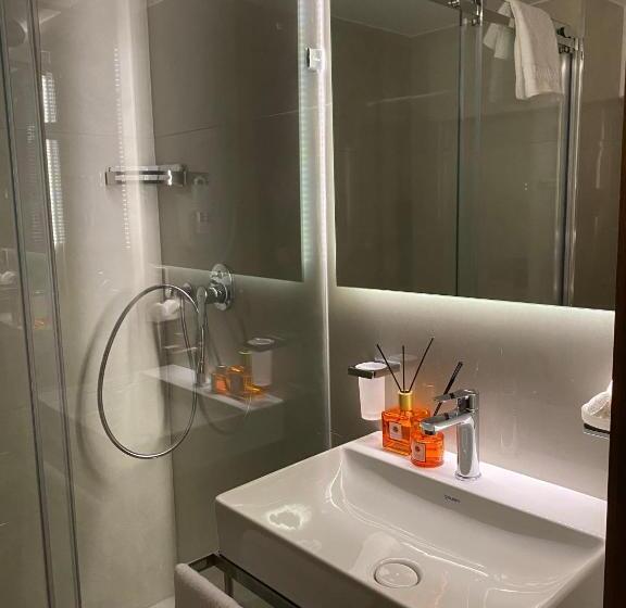 اتاق استاندارد سه نفره, Lady Diana