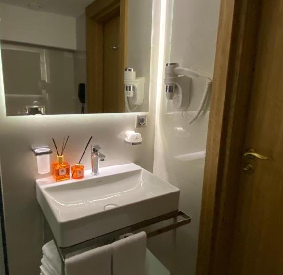 اتاق استاندارد یک نفره, Lady Diana