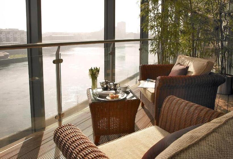 جناح جونيور مزوَّد بشرفة, Limerick Strand