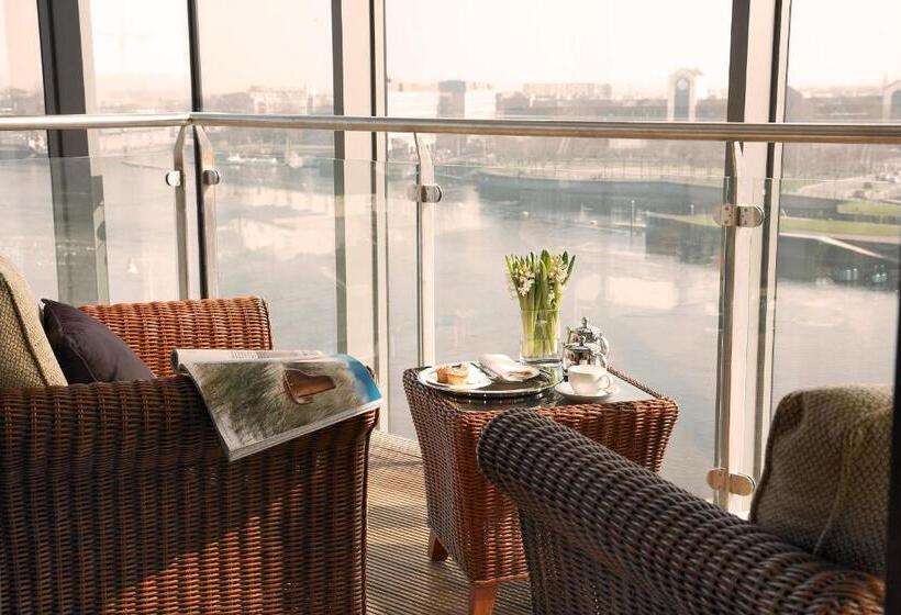 جناح جونيور مزوَّد بشرفة, Limerick Strand