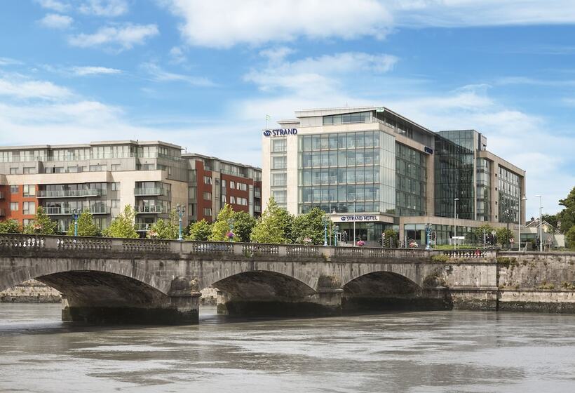غرفة عائلية, Limerick Strand