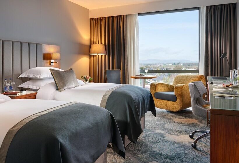 غرفة عائلية, Limerick Strand