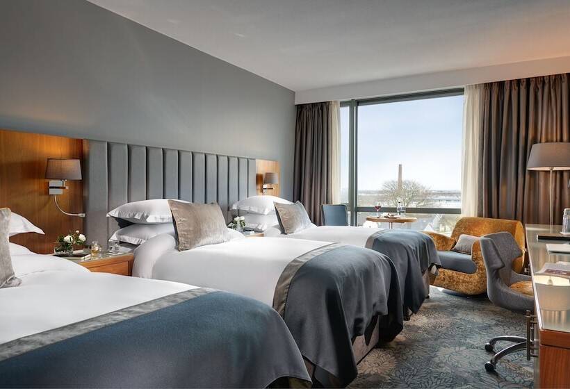 غرفة عائلية, Limerick Strand