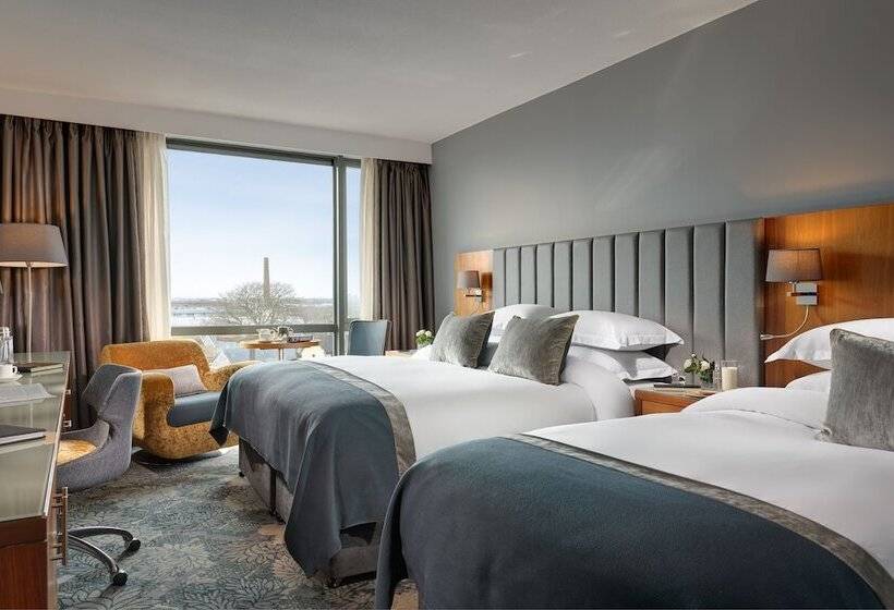 غرفة عائلية, Limerick Strand