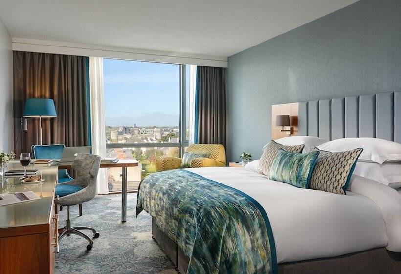 غرفة تنفيذية, Limerick Strand