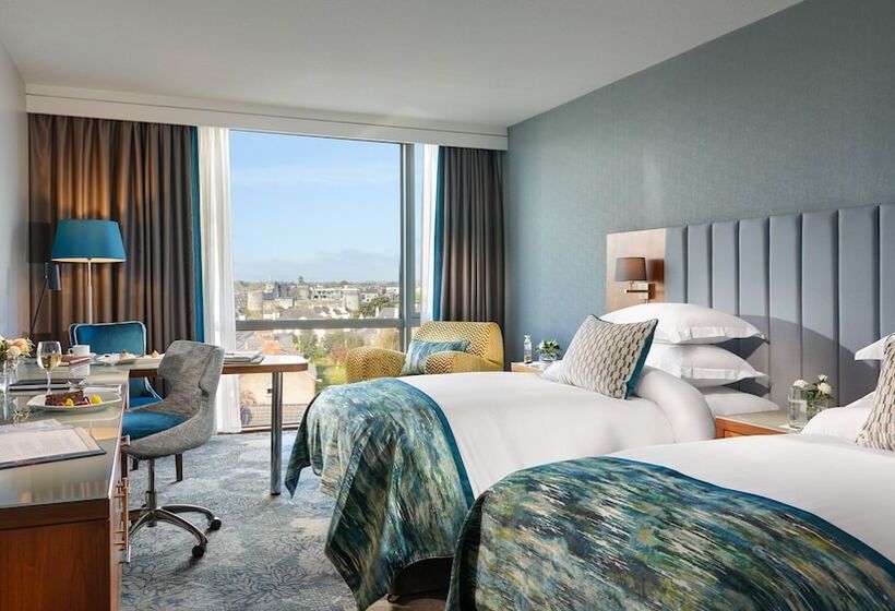 غرفة تنفيذية, Limerick Strand