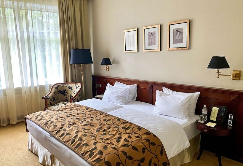 اتاق استاندارد, Opera Hotel   The Leading Hotels Of The World
