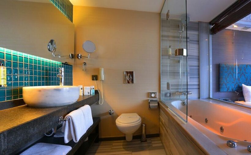 اتاق اجرایی, Pera Tulip