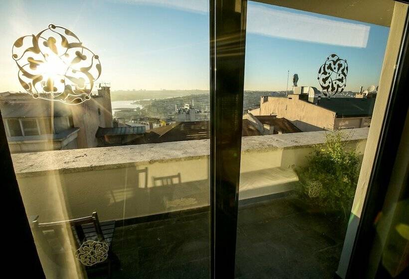 اتاق اجرایی, Pera Tulip