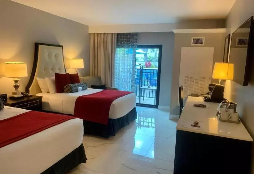 اتاق لوکس با چشم‌انداز, Inn On Fifth