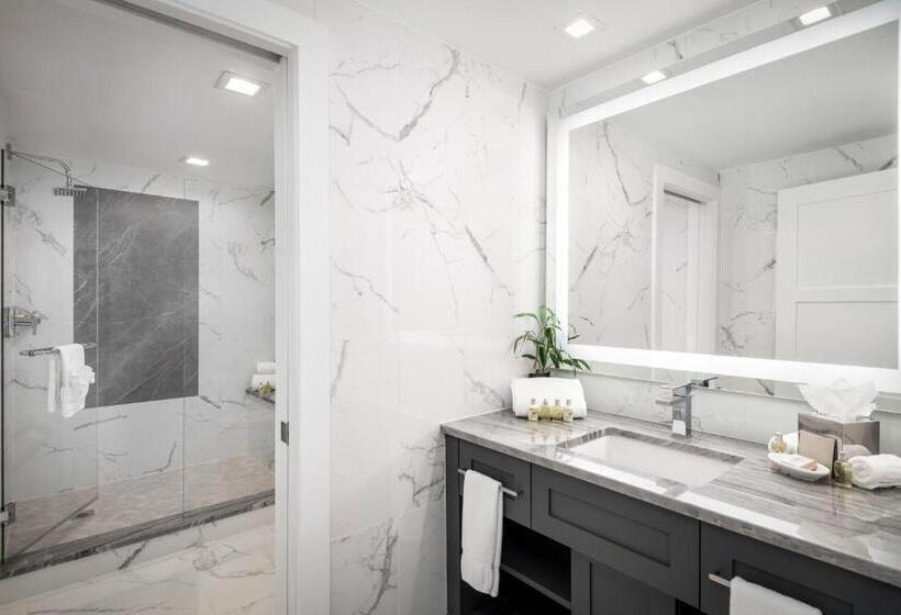 جناح جونيور مزوَّد بشرفة, Inn On Fifth