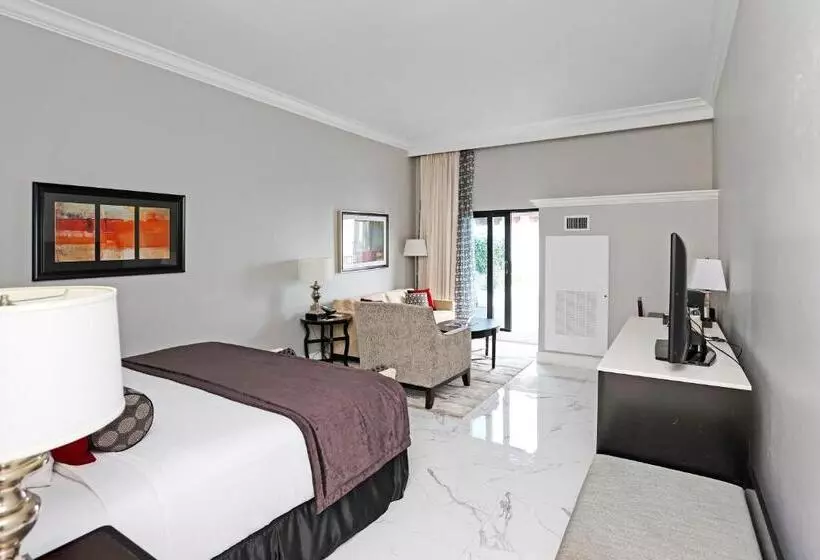 سوئیت با تخت بزرگ, Inn On Fifth