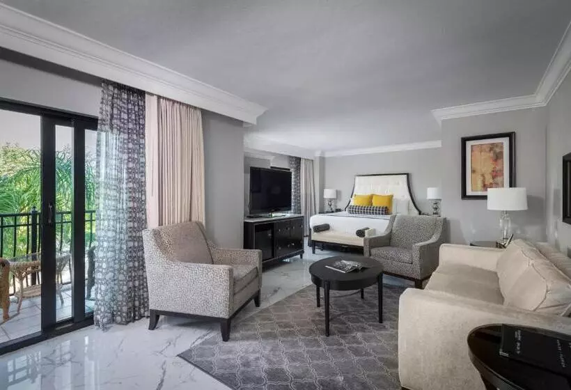 سوئیت با بالکن, Inn On Fifth