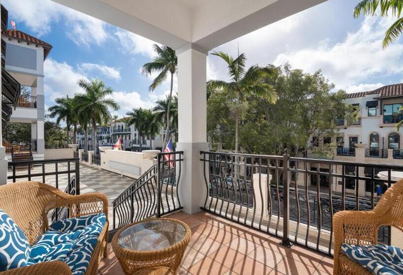 جناح مزود بتراس, Inn On Fifth