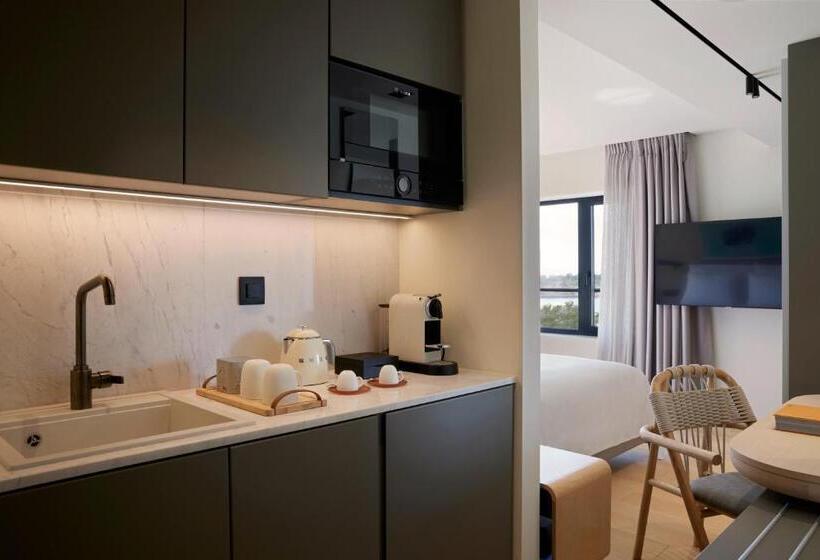 Люкс Боковой Вид на Море, Dusit Suites Athens