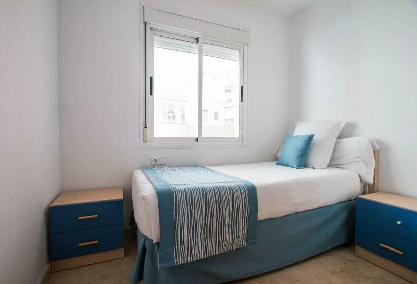 דירת שלושה חדרים, Magic Atrium Plaza