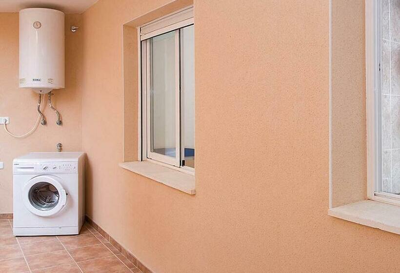 דירת שני חדרים, Magic Atrium Plaza