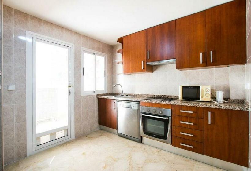 דירת חדר, Magic Atrium Plaza