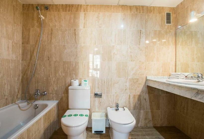 דירת שני חדרים, Magic Atrium Plaza