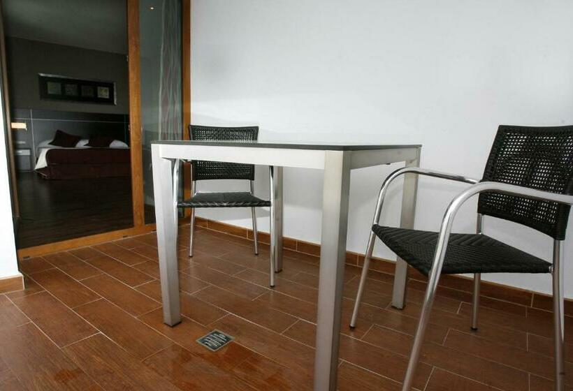 جناح جونيور, Andalussia