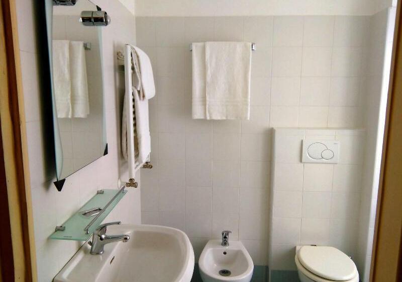 スタンダードルーム, Andalussia