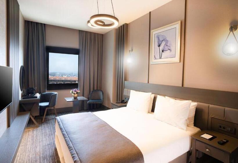 سوییت با چشم‌انداز دریا, Arts Hotel Taksim